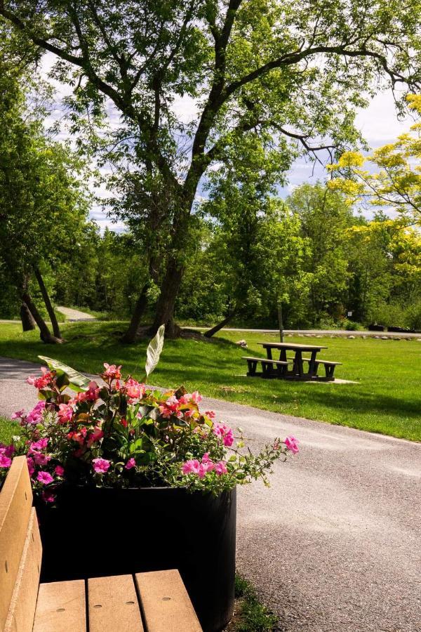 Condo Hotel Au Pied Du Mont Orford Zewnętrze zdjęcie