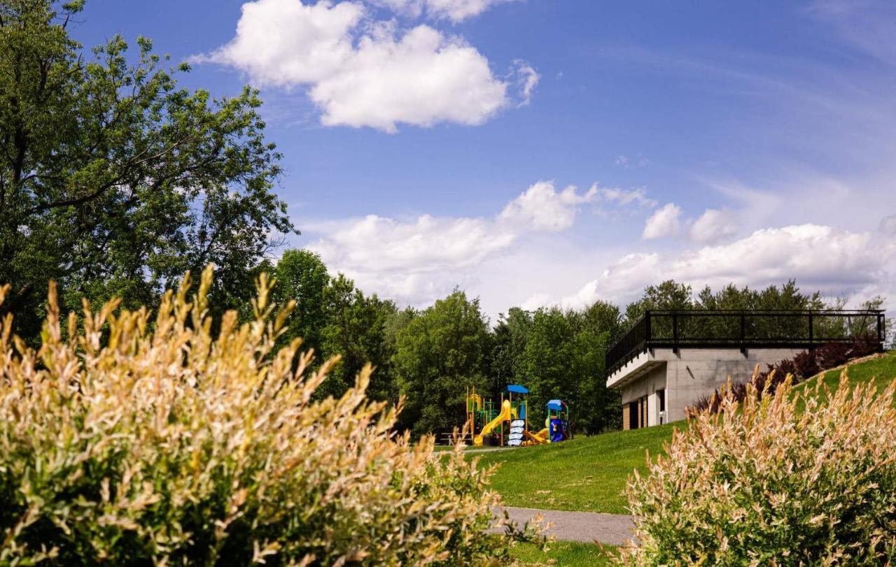 Condo Hotel Au Pied Du Mont Orford Zewnętrze zdjęcie