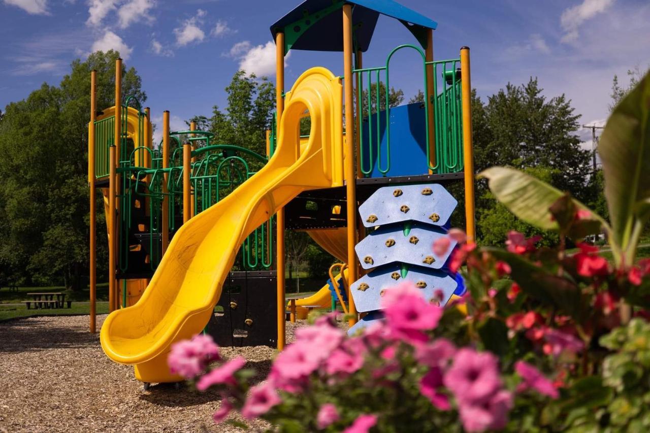 Condo Hotel Au Pied Du Mont Orford Zewnętrze zdjęcie