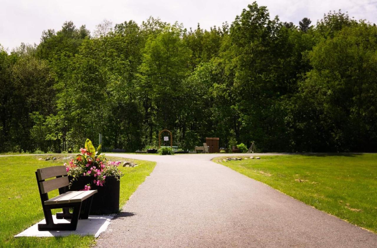 Condo Hotel Au Pied Du Mont Orford Zewnętrze zdjęcie